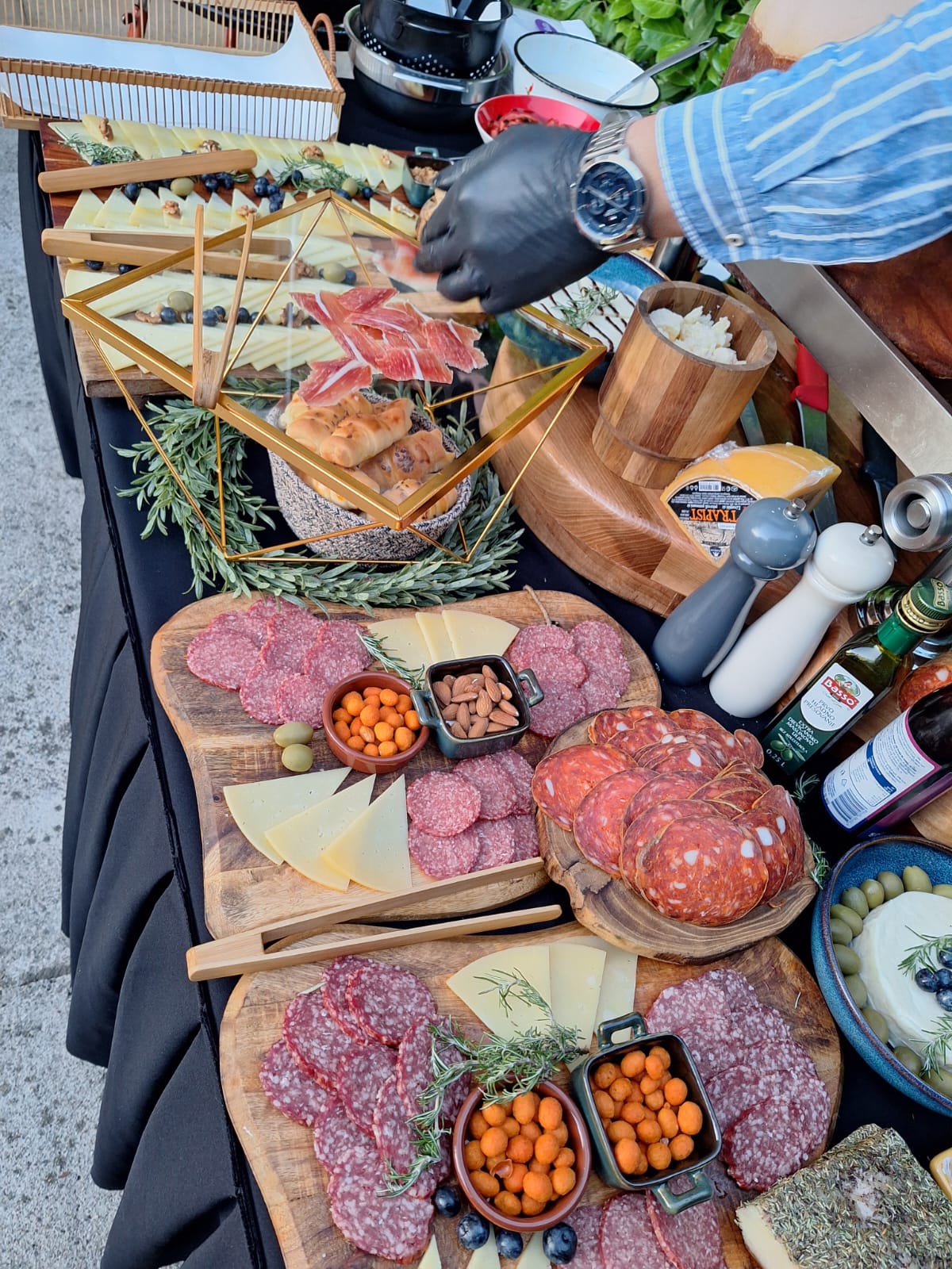 Elegantno postavljen catering stol